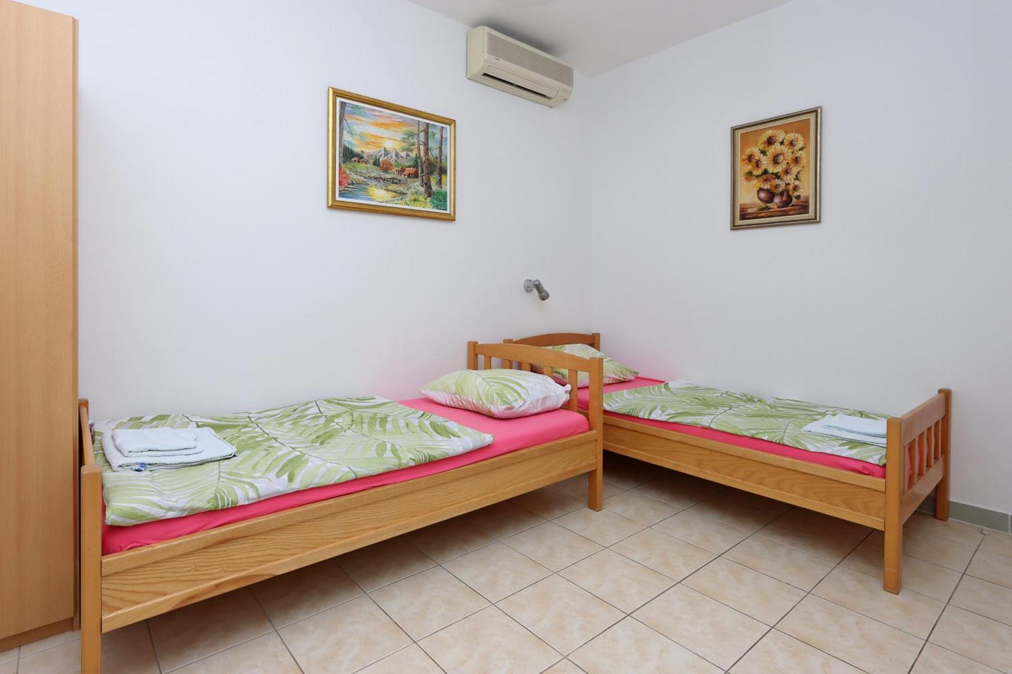 Apartments And Rooms With Parking Space Selce, Crikvenica - 2362 객실 사진